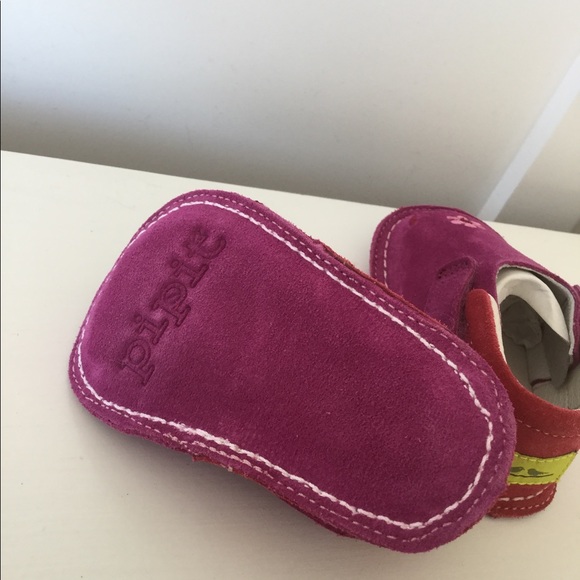 💥HP💥🌺NWT Pipit Suede “ Flower” Baby Shoes🌺 - Picture 9 of 9